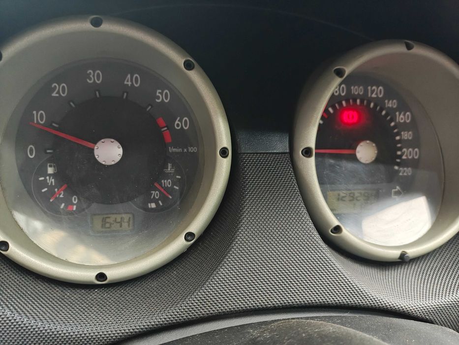 VW polo 1.4 моноинжекцион 2001