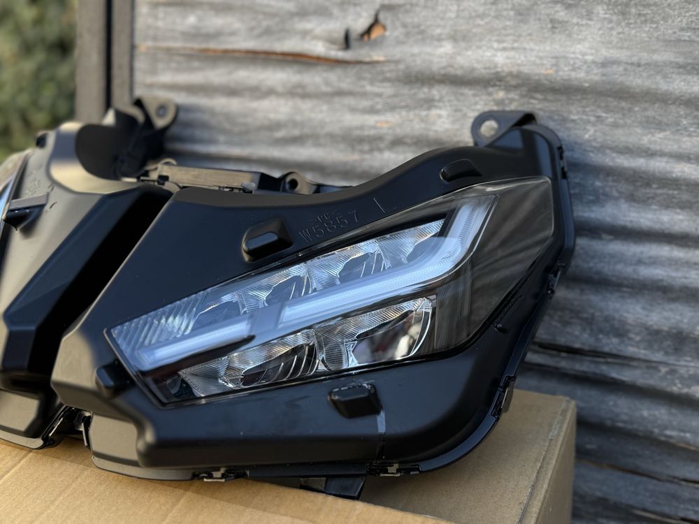 Фар за Honda X-Adv