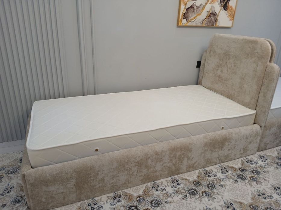 Продается новая кровать с ортопедическим матрасом.