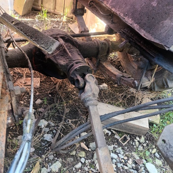 Vind benă pt o remorcuță și punți 4x4  motoagricolă 4x4 roție a 650R13