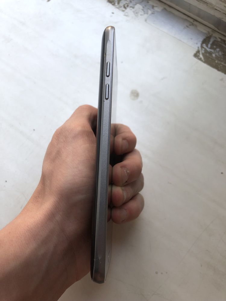 ПРОДАМ Samsung J5
