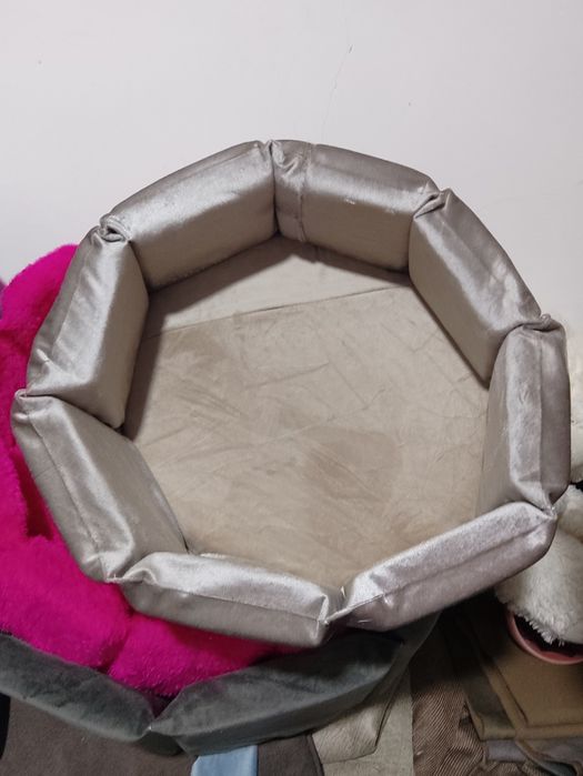 Лежанка для ваших любимцев в наличии а также есть доставка