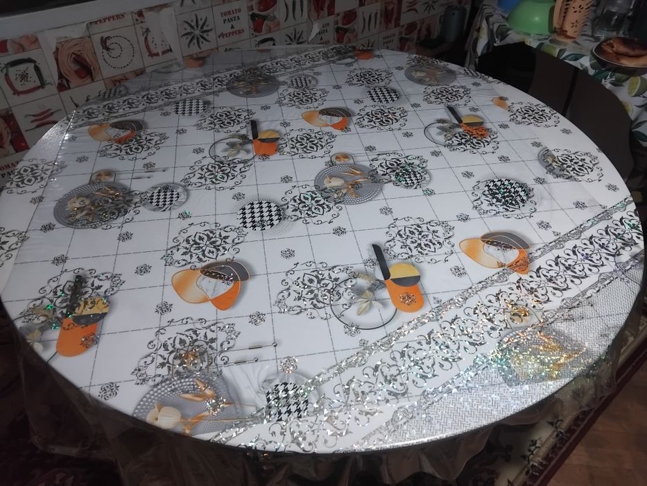 Продам круглый стол