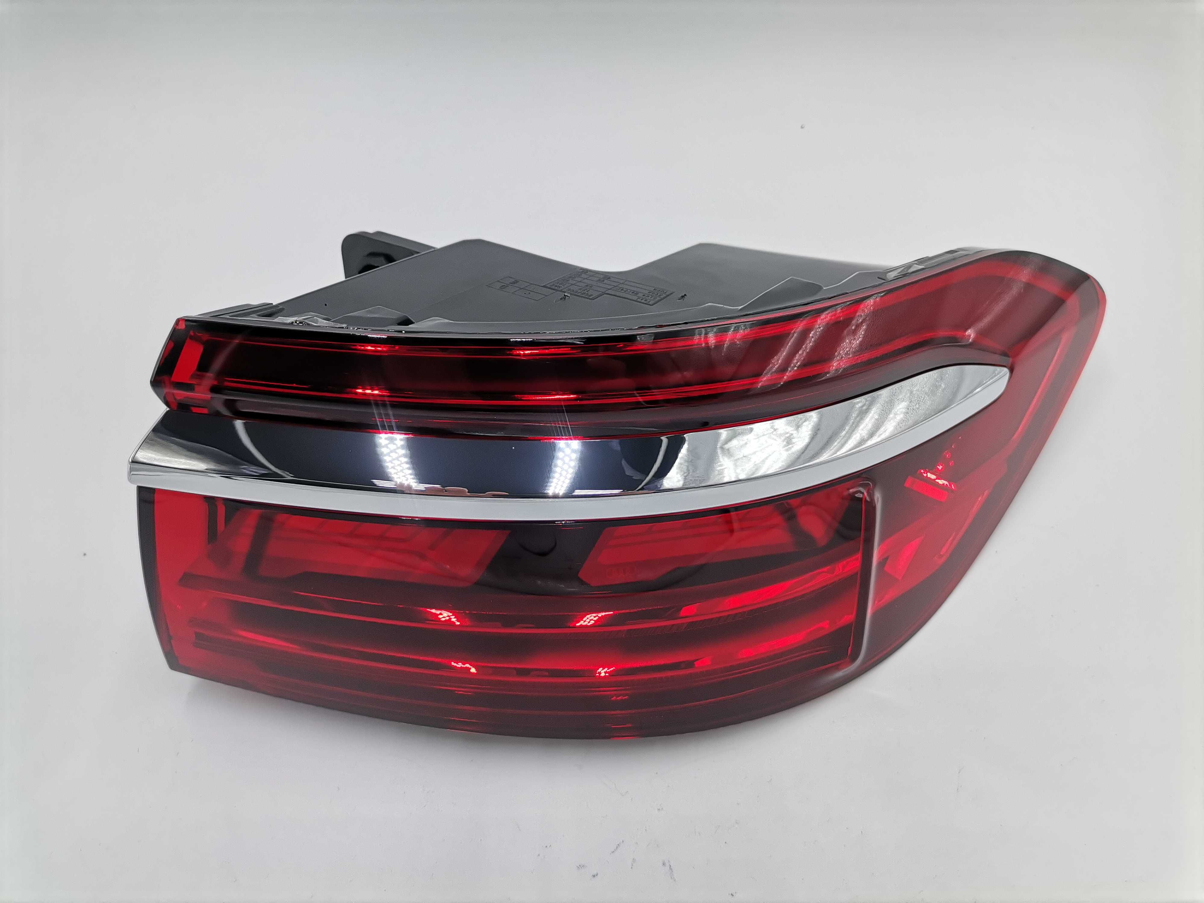 Нов 4N0945208R Audi S8 A8 4N D5 OLED Десен Стоп