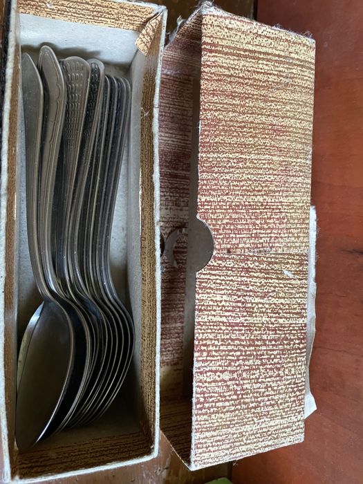 Стари лъжици и ножове от неръждаема стомна