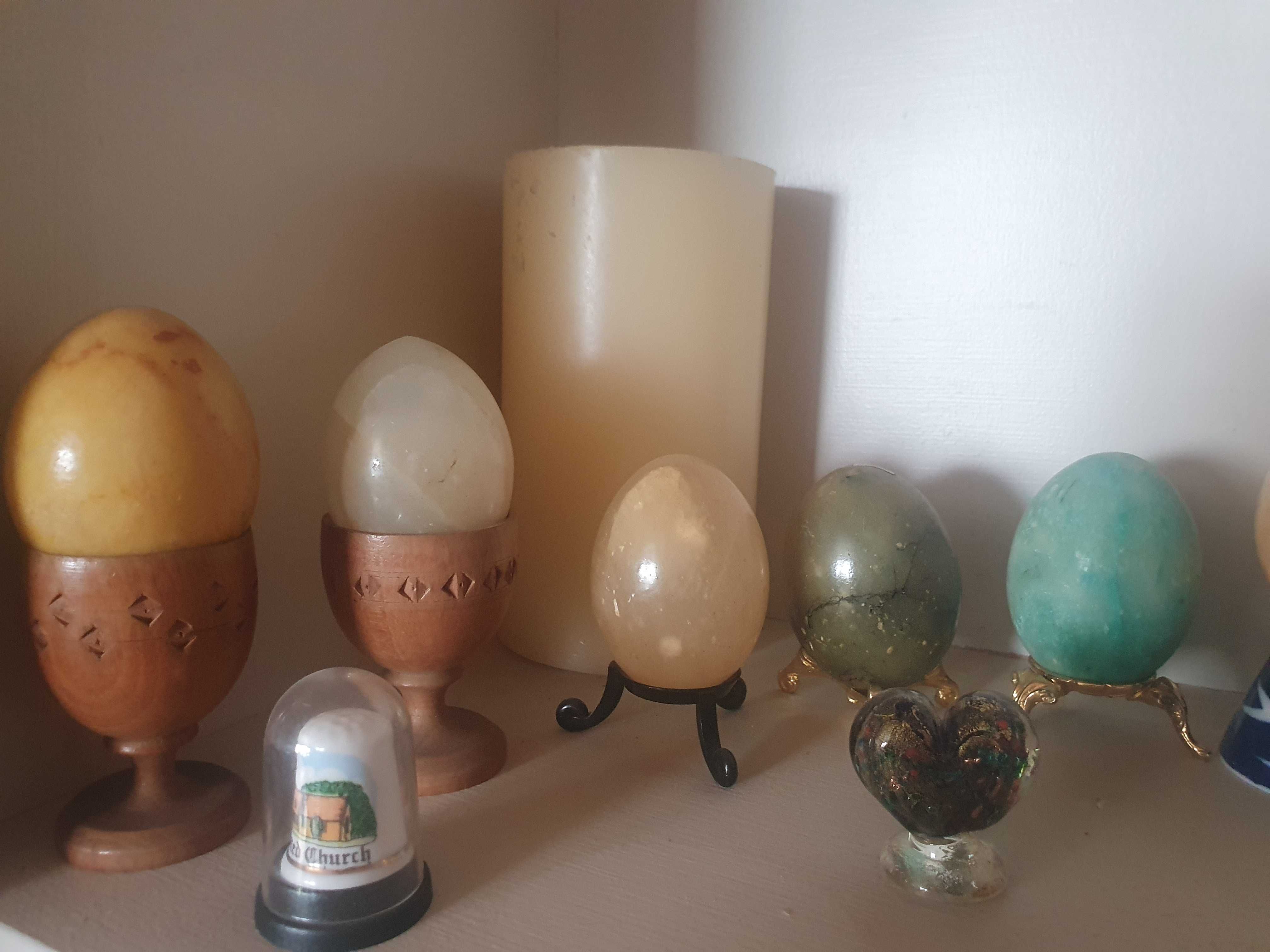 Oua din diferite roci