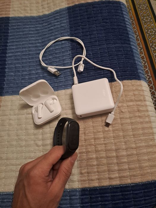 Продам повербанк, наушник, фитнес браслет Xiaomi 9.