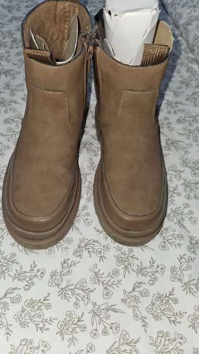 Ghete de toamna-iarna marimea 34 fete HM