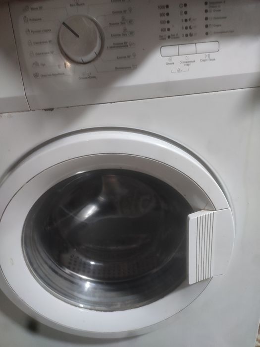 Стиральная машина в рабочем состоянии