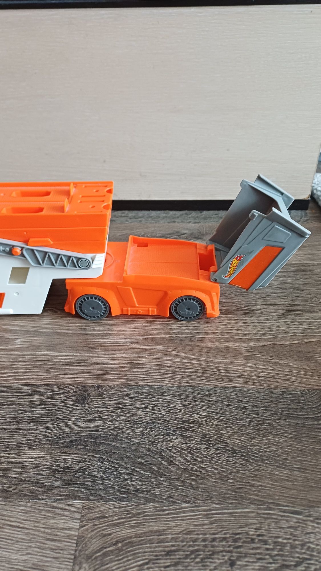 Писти hot wheels и автовоз hot wheels