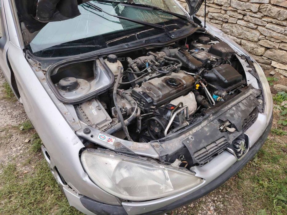 Продавам Peugeot 206 1.4 бензин на части - много изгодни цени!!