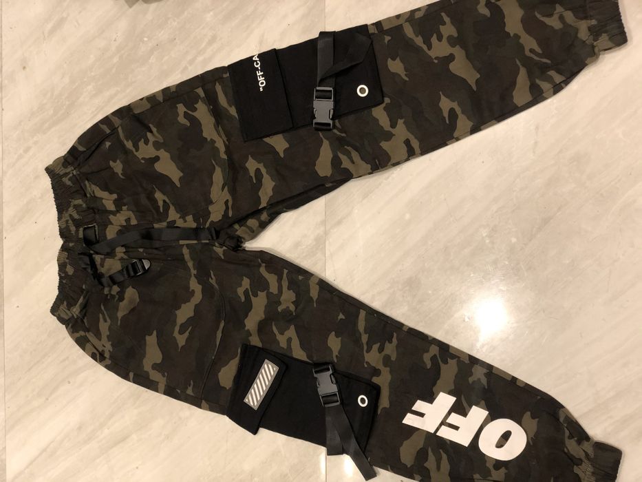 Pantaloni Off White Joggers Camo marimea XS/S noi