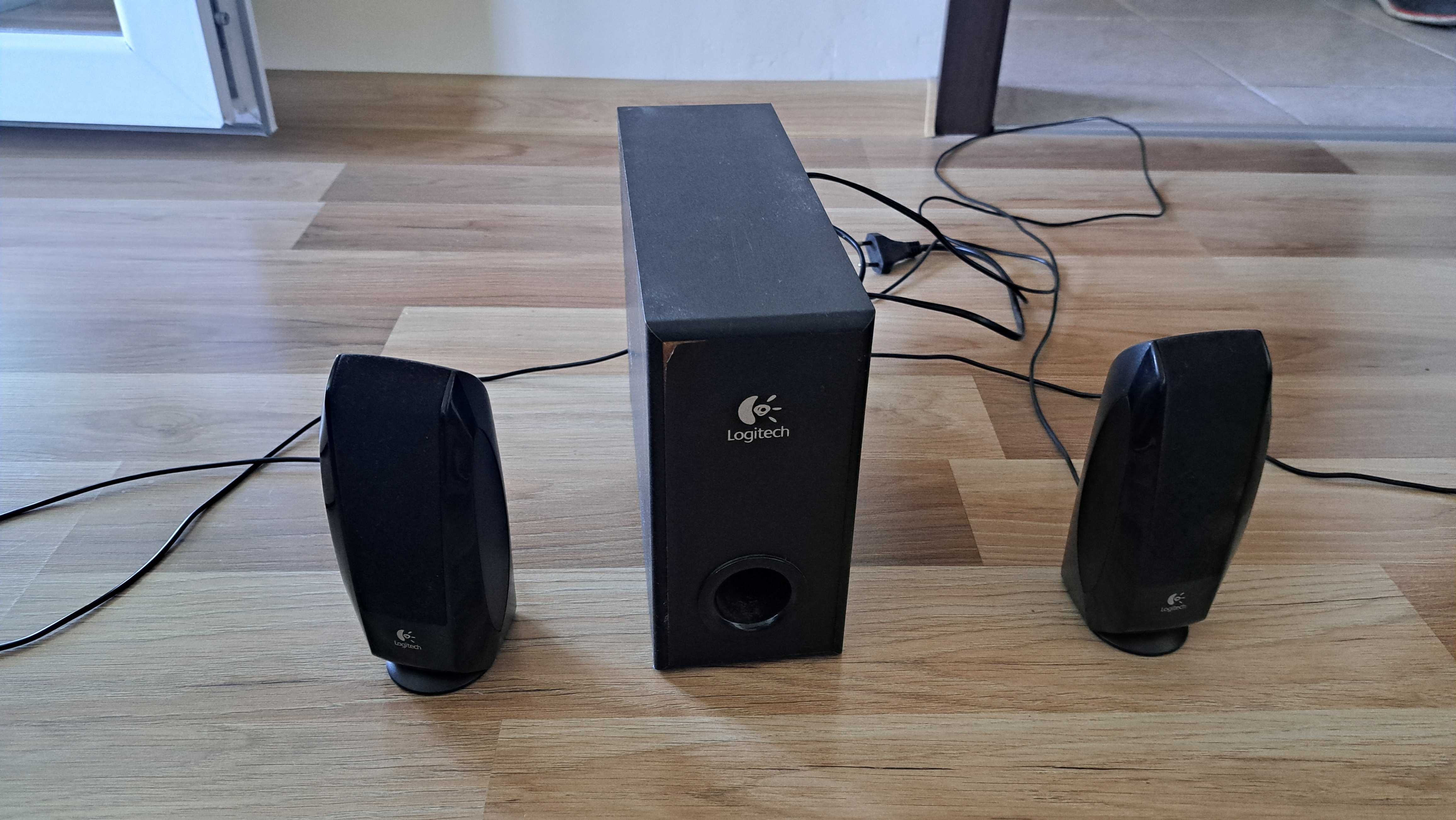 Тонколона Logitech S220, 2.1, 17W, 3.5mm jack, черни компютърни