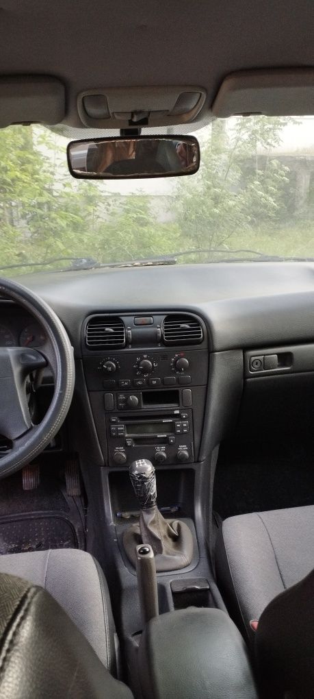 Продавам Волво В40
