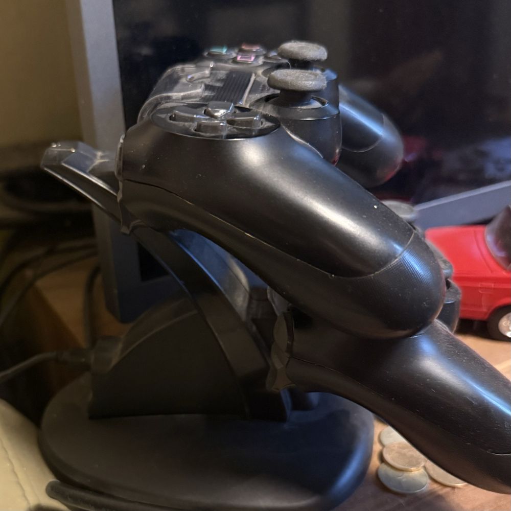 Продавам PlayStation 4