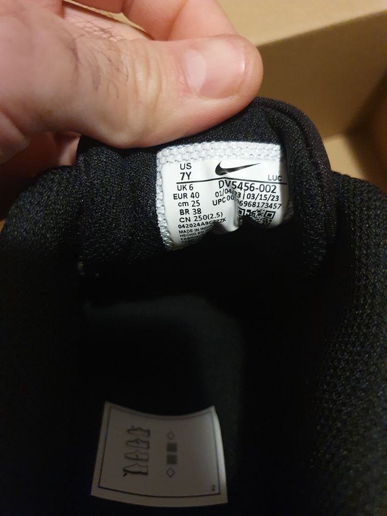 Adidasi Nike low marimea 40