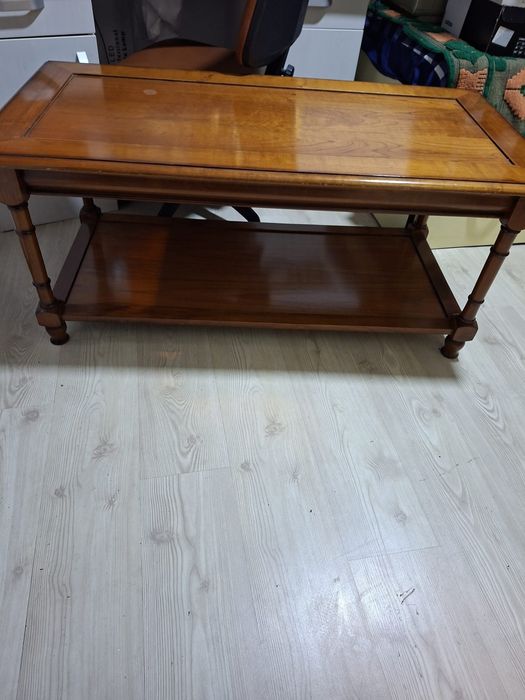 Mobila living(vitrina și masuta)