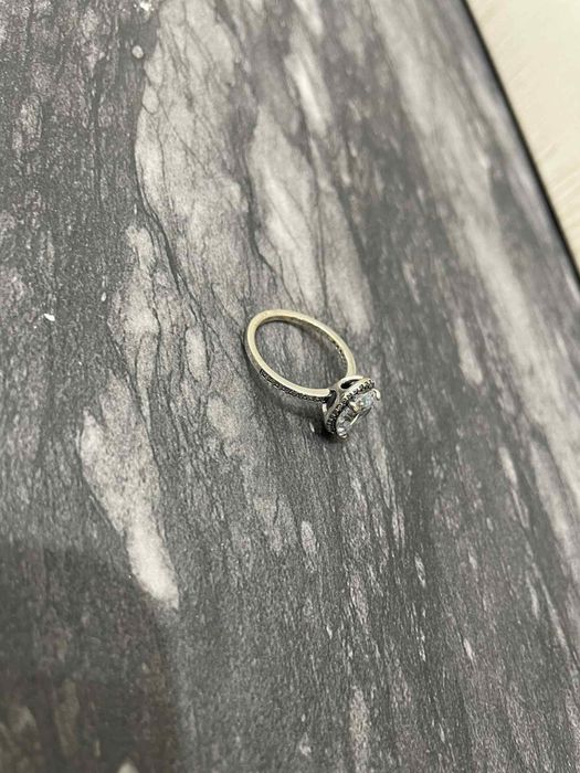 Продавам пръстен pandora