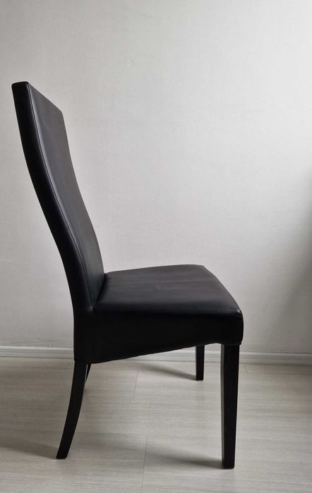 Vând 8 scaune din piele ecologică – culoare neagra