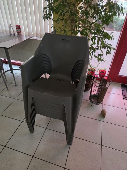 Пластмасови маси и столове - здрави