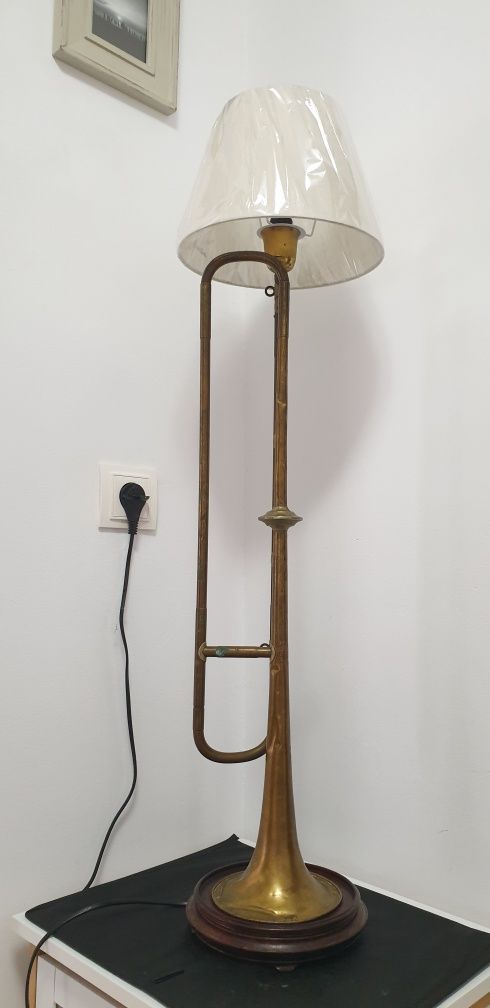 Lampa veioza vintage colectie trompeta alama Belgia 1950