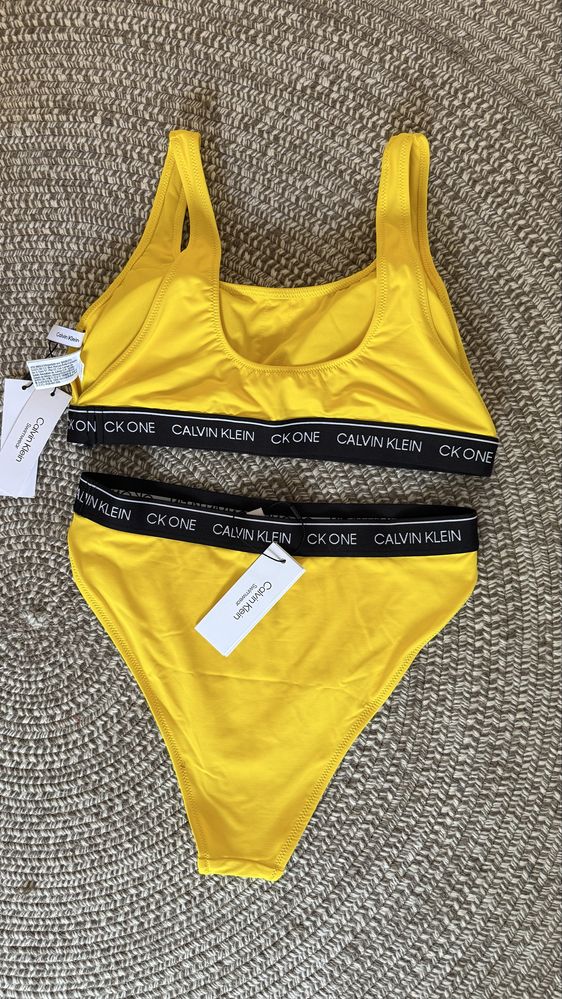 Нов бански Calvin Klein M размер