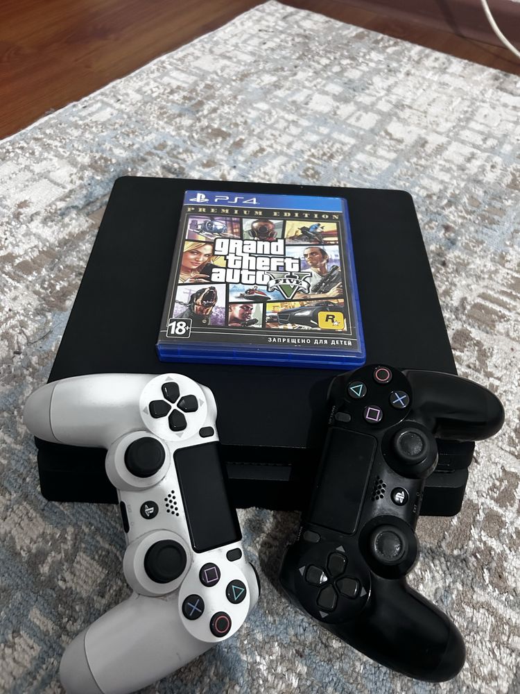 ПРОДАЕТСЯ приставка PS4 SLIM 1TB вместе с играми