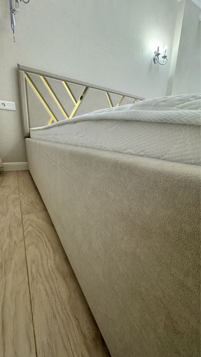 Продам  кровать с матрасом