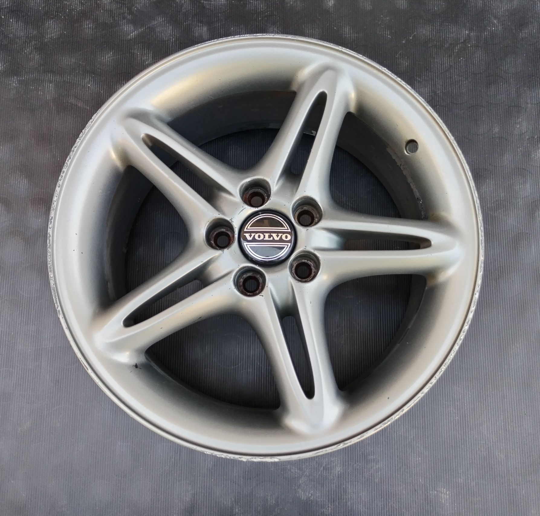 5x108 VOLVO 7Jx17 x43