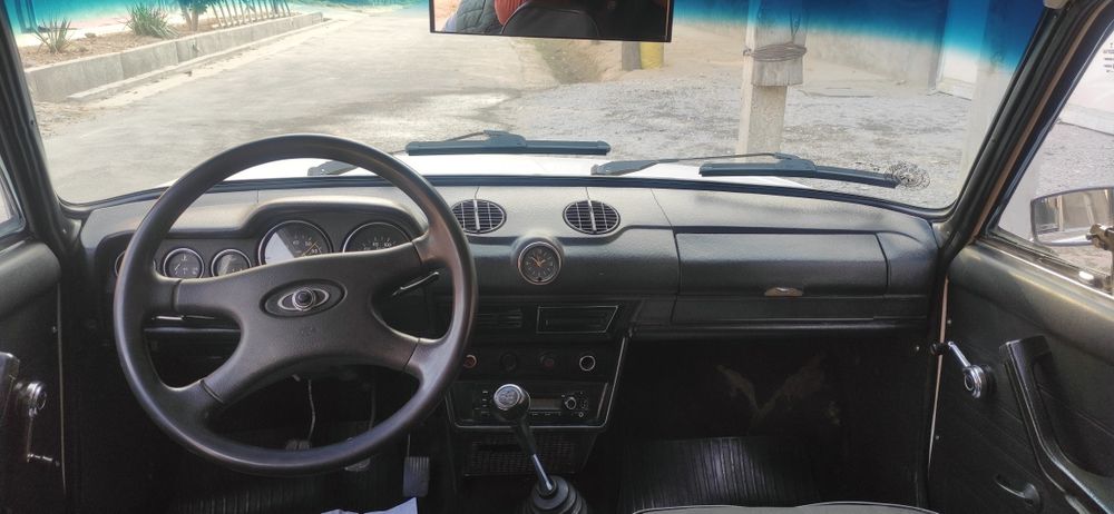 Vaz 2106 sotiladi. 1900 $