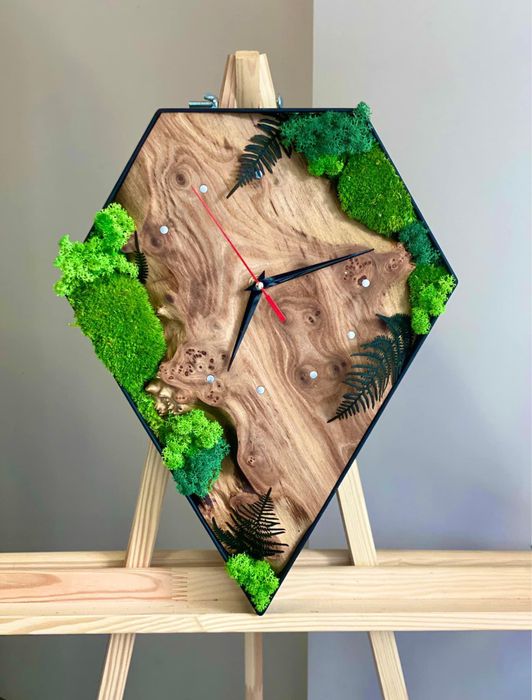 Часовник с дърво и скандинавски мъх - уникати