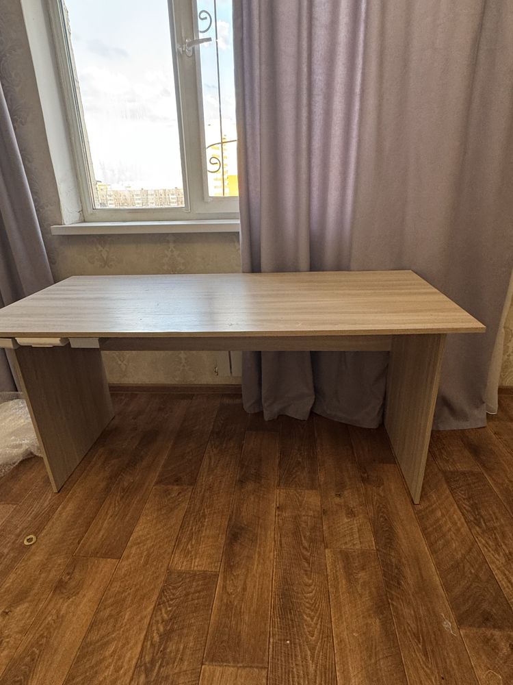 Продается письменный стол