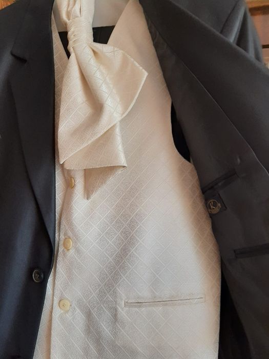 Vand costume noi