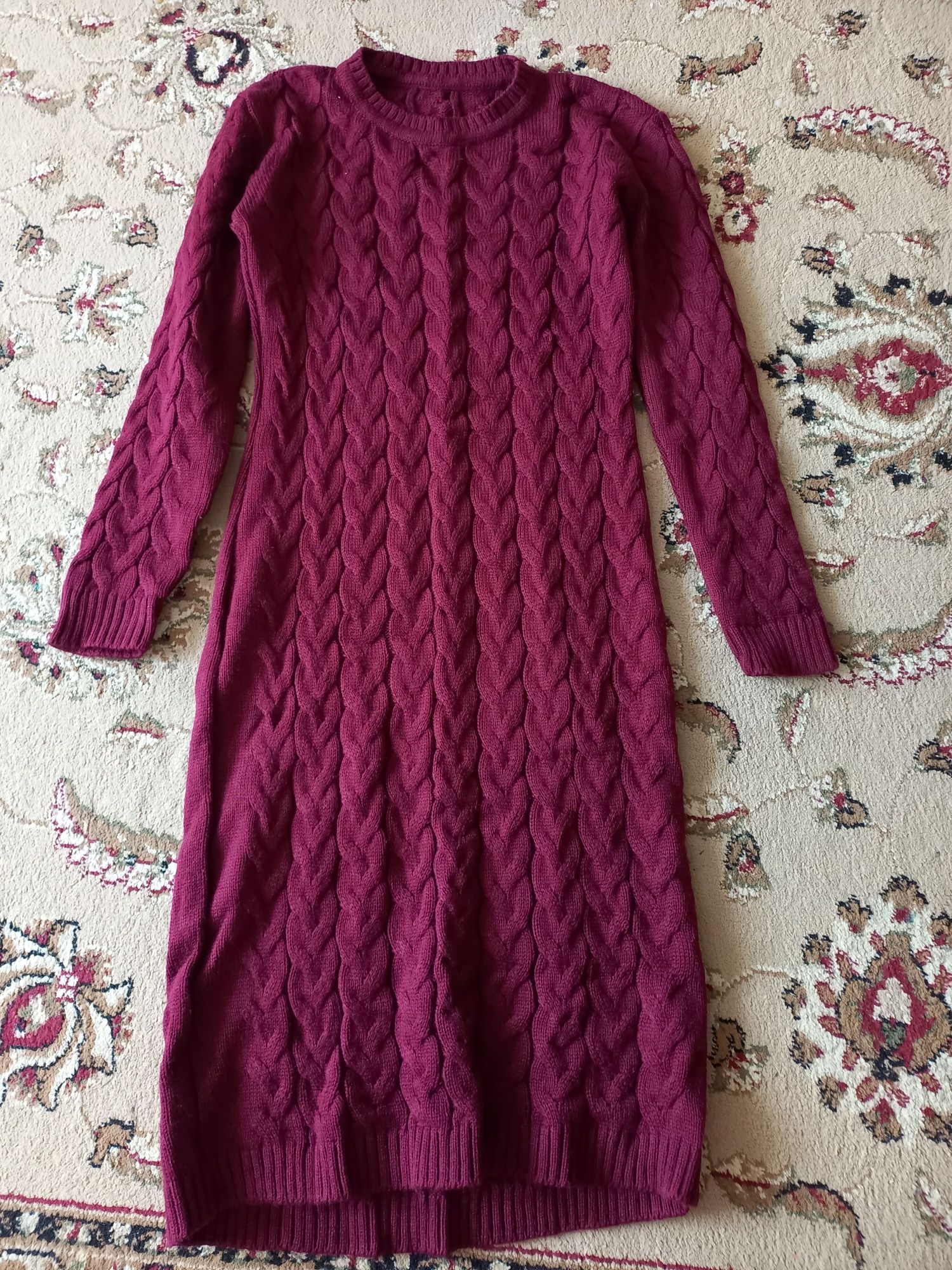 Платье вязаное.Цена 10000 тенге