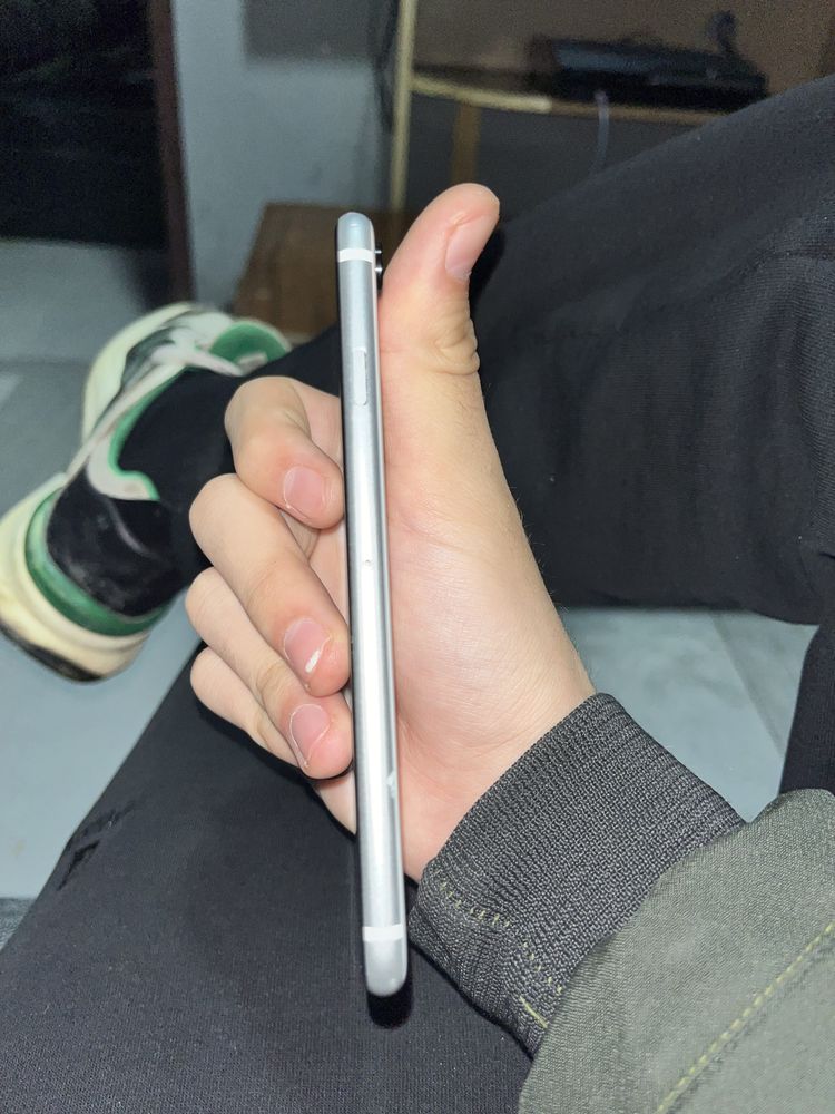 продаеться Iphone SE2020