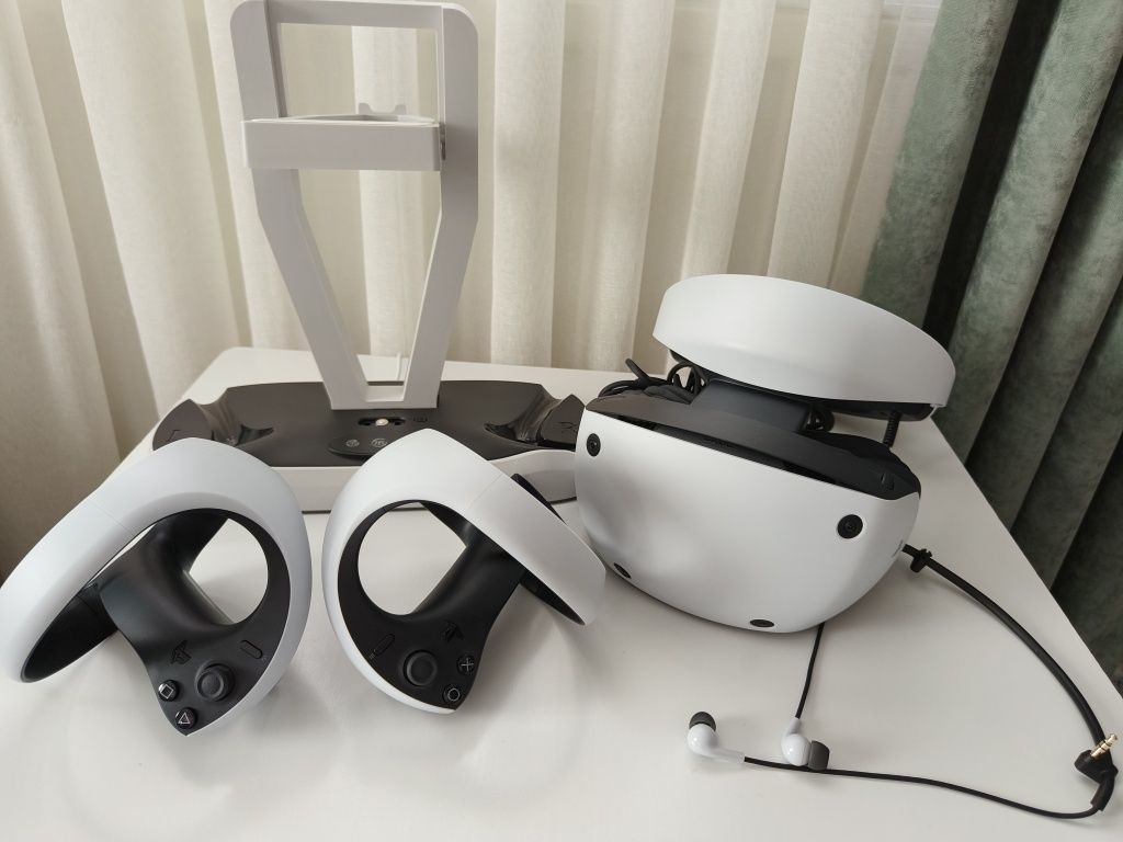 Vand Pachet PlayStation VR2 + Controler PlayStation VR2 Sense + Stand