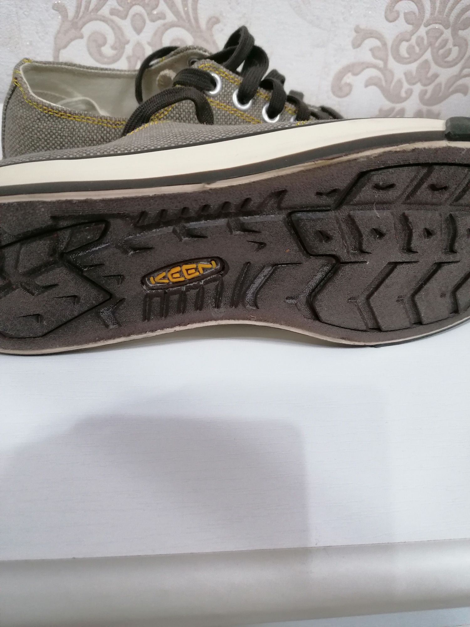 Продам кеды KEEN