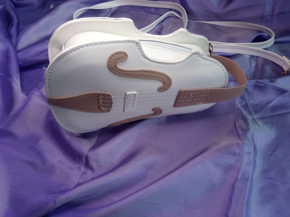 Дамска кожена чанта Китара