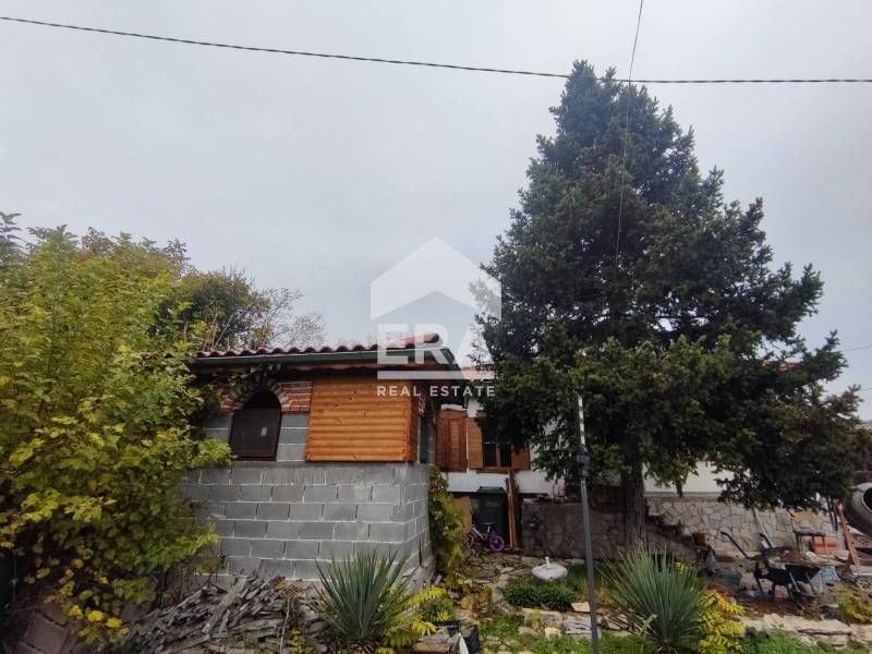 Къща в Златна Ливада