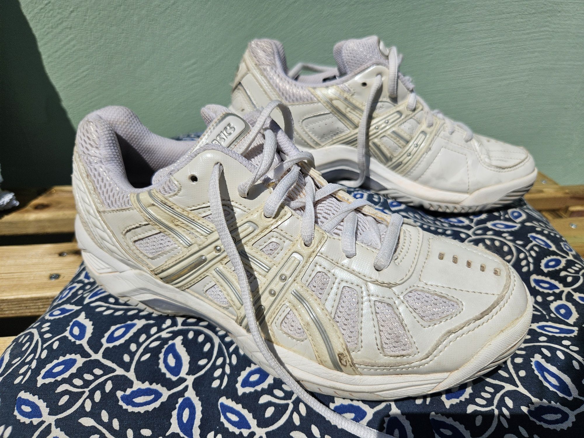 Asics оригинални кецове N38