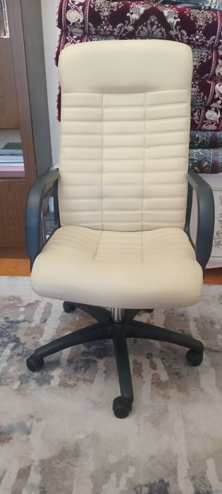 Продаётся офисное кресло