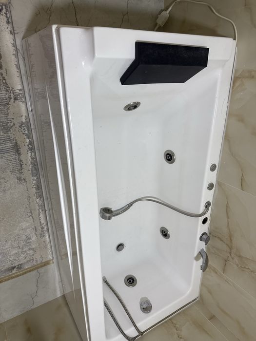 Продается джакузи в состоянии нового