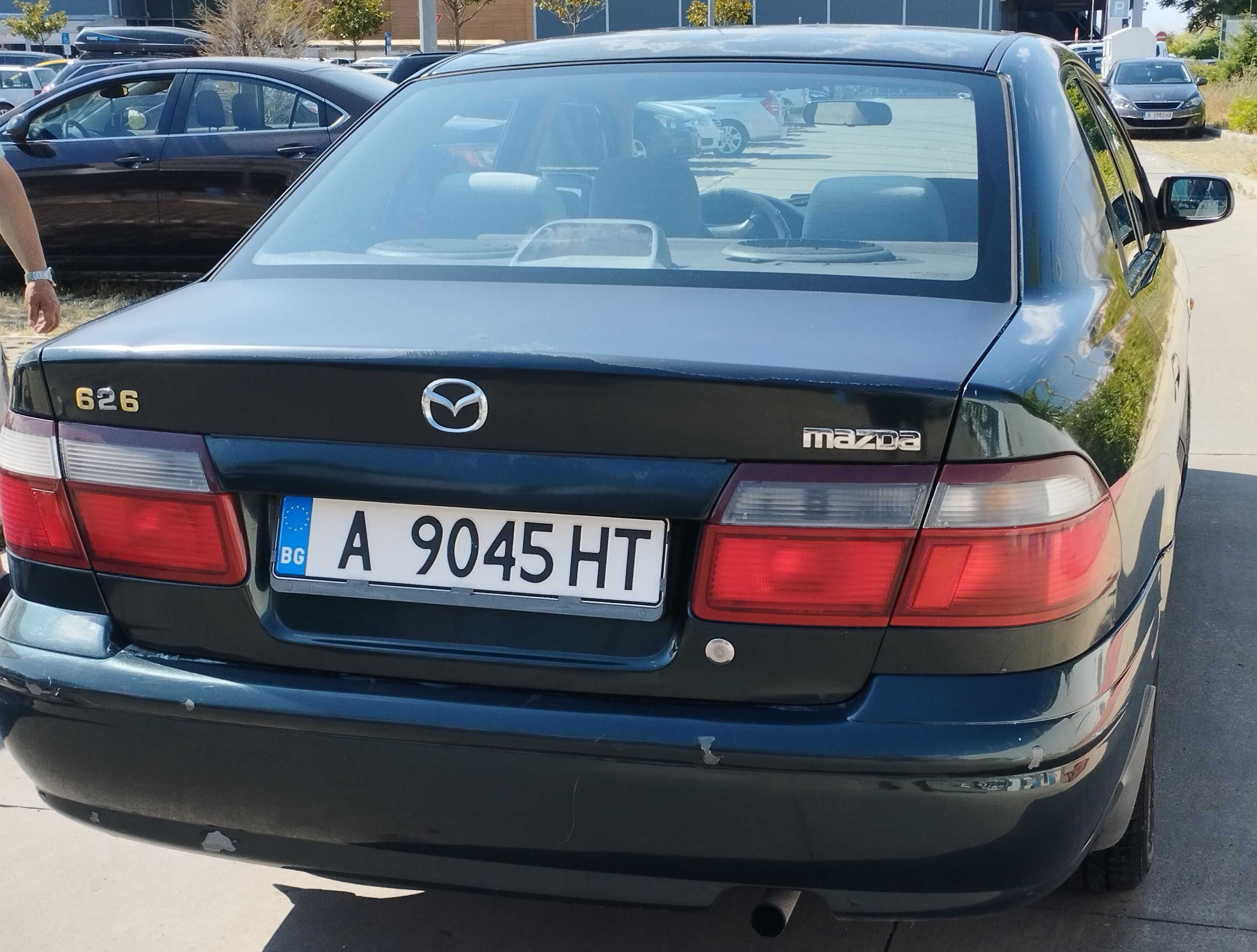 Продавам лек автомобил Мазда 626