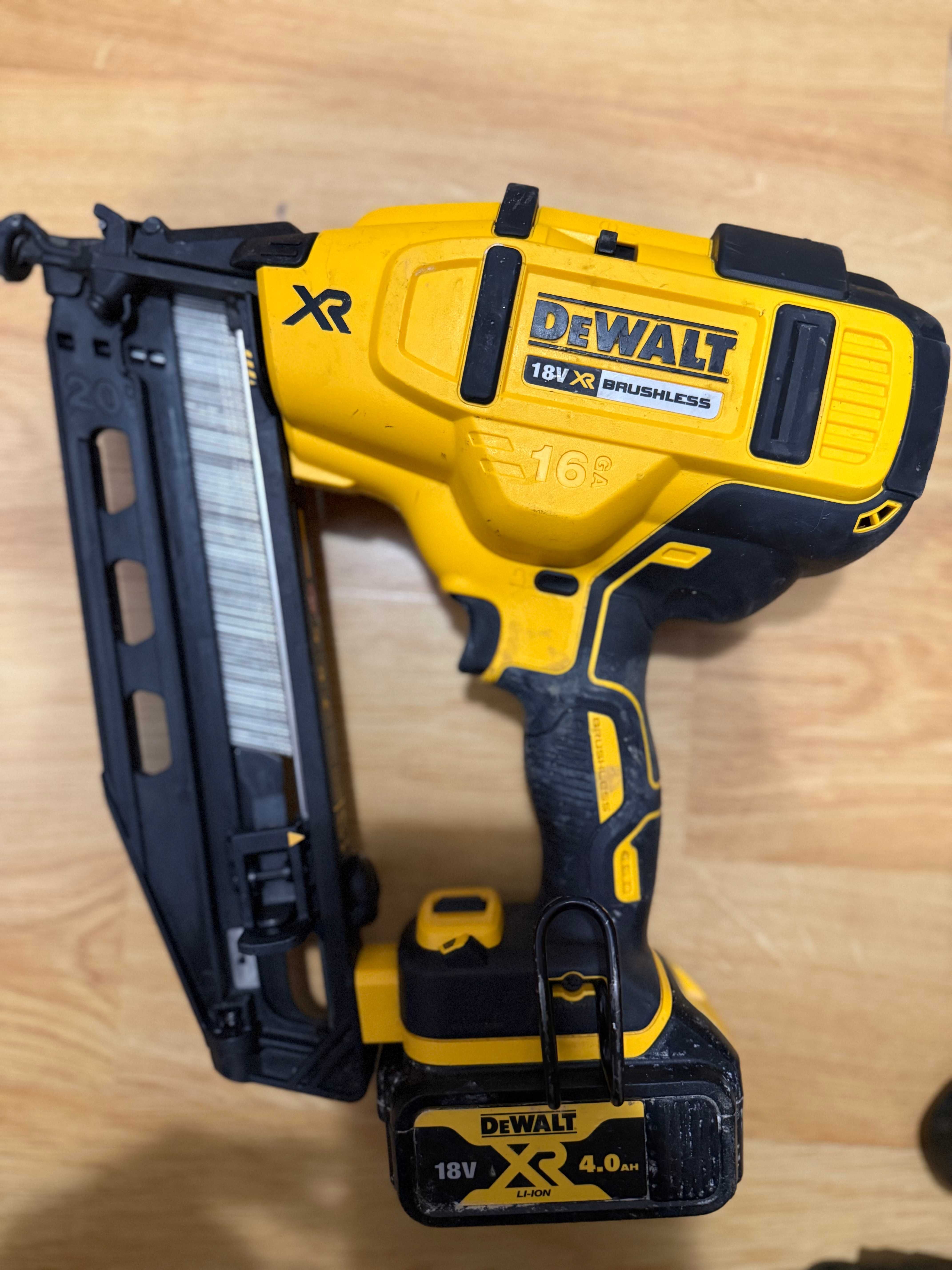 Dewalt DCN660 Такер
