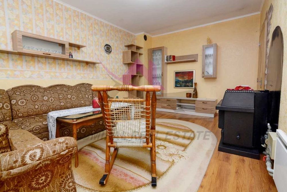 Дава се под наем Четиристаен апартамент в Варна, Цветен квартал - 102 кв.м за 614 € - Снимка #1