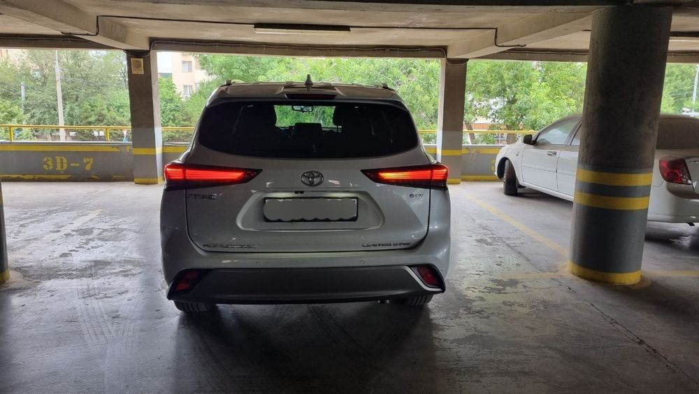 Toyota Highlander Limited Hybrid 2024 AWD ideal holatda!