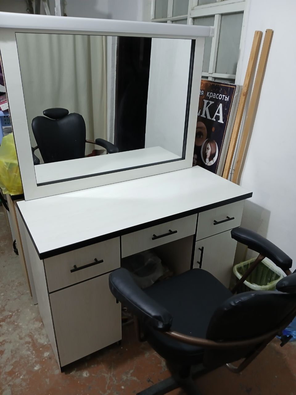 Salon jixozlari hamasi birda