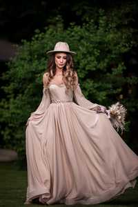 Rochie de mireasa in stil BOHO cu buchet si palarie