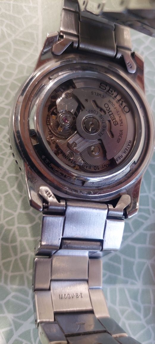 Часовник Seiko 5 sport