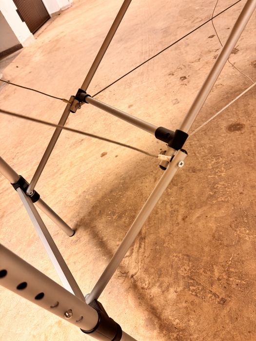 Сгъваема медицинска кошетка за масажи, перманент, козметични процедури